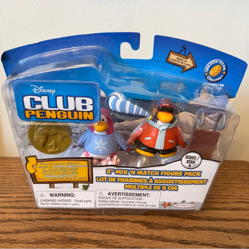 Disney Club Penguin Mix 'N Match Figure Pack - Series 5 PJ Bunny and snowboarder